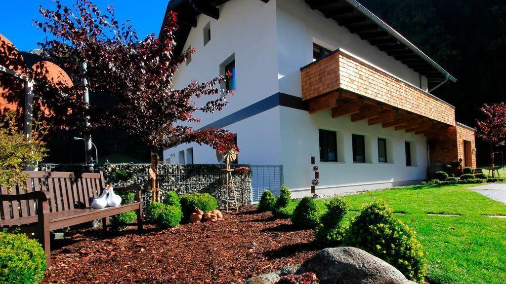 Haus Alpenglueck Apartment Kaunertal Exterior photo